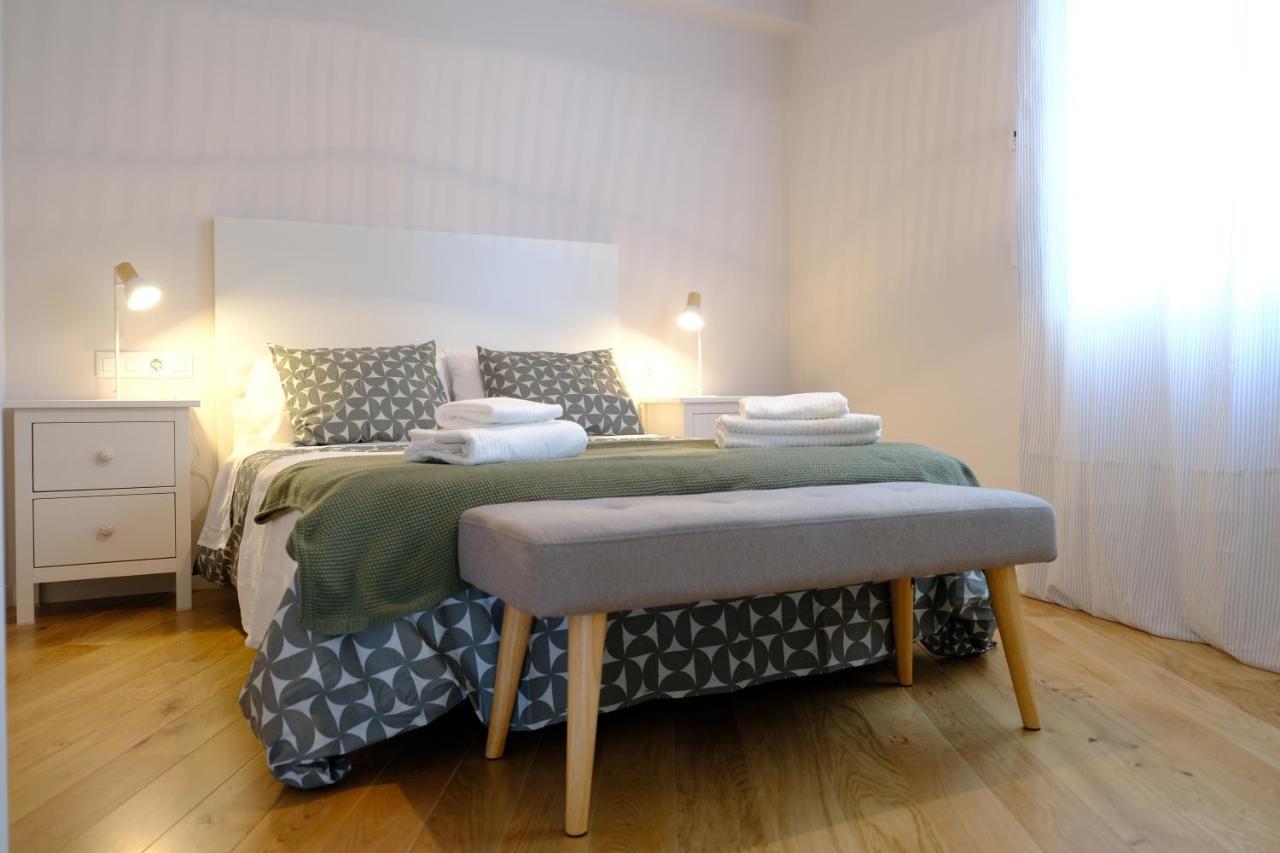 Adarve, Con Parking Y Vistas A La Muralla Lugo Exterior photo